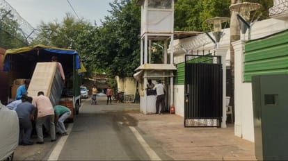 Rahul Gandhi: Rahul Gandhi vacated his official residence, Tharoor said – it shows his respect for the rules