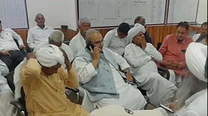 Delhi: दबंग नेता सत्यपाल मलिक को दिल्ली पुलिस ने थाने में रोका, बाहर जुटे खाप प्रतिनिधि, अर्धसैनिक बल तैनात Satyapal Malik stopped by delhi police at rk puram police station, paramilitary forces deployed