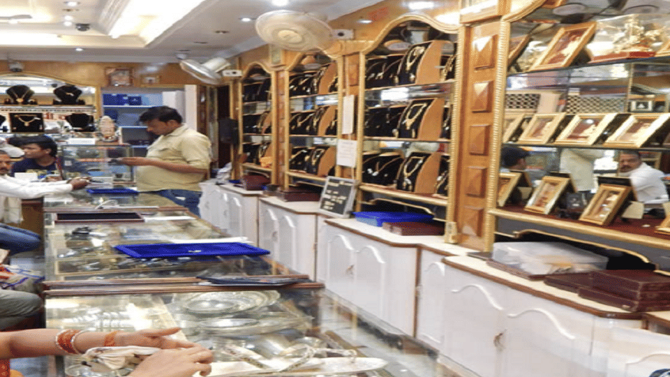 demand for gold and silver jewelery and cars has increased on Akshaya Tritiya in Agra