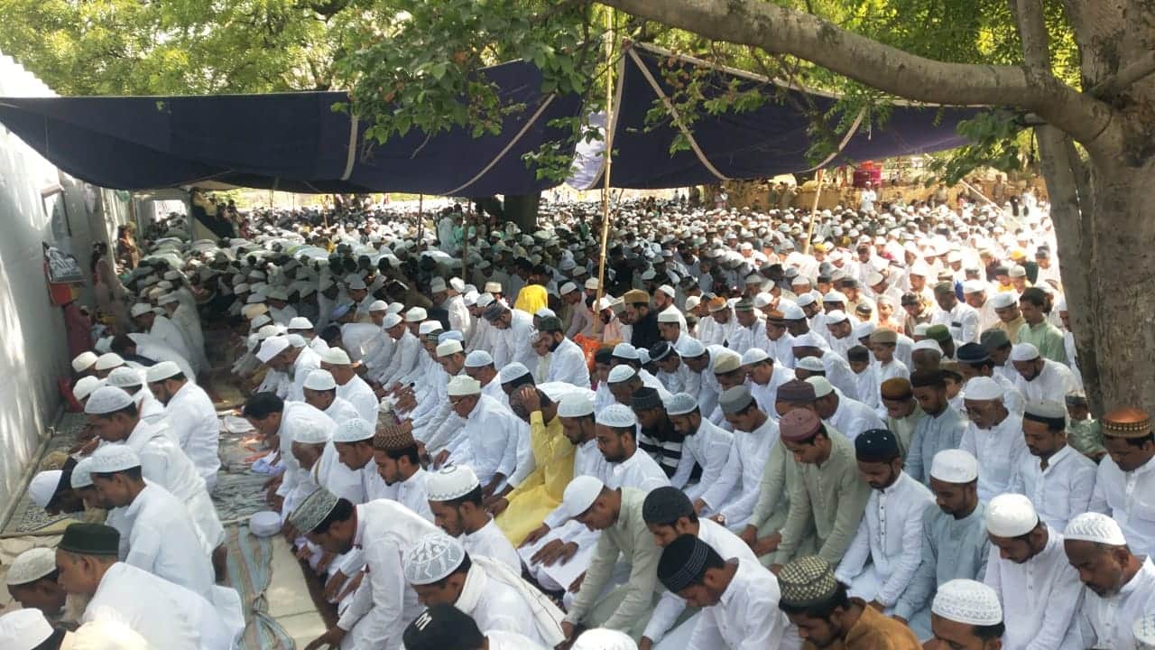 Pictures of Eid ul-Fitr 2023 Somewhere small children were seen hugging, somewhere having fun in the fa