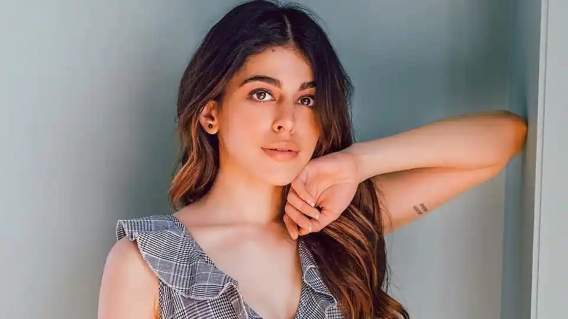 Alaya F to Share Screen Space with Mother Pooja Bedi and GrandFather Kabir Bedi Know details here