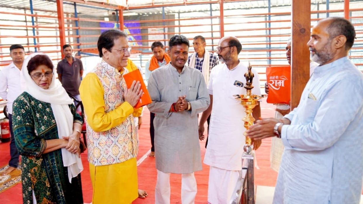 Arun Govil offers prayer to Ramlala in Ayodhya.