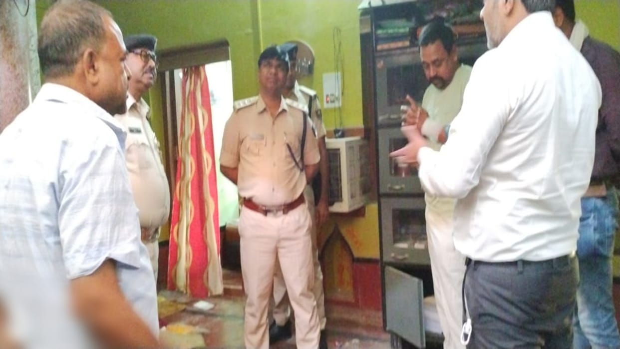 Jaap leader Abhijit Singh's house in Motihari robbed of 20 lakhs, dacoits fled in front of police while firing