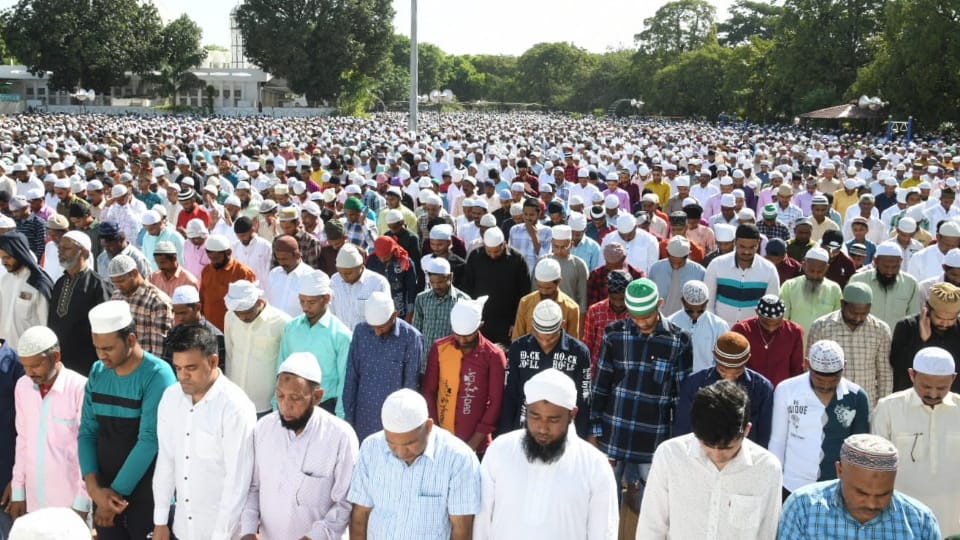 Eid-Ul-Fitr Celebrated in Chandigarh, prayers offered in Mosques