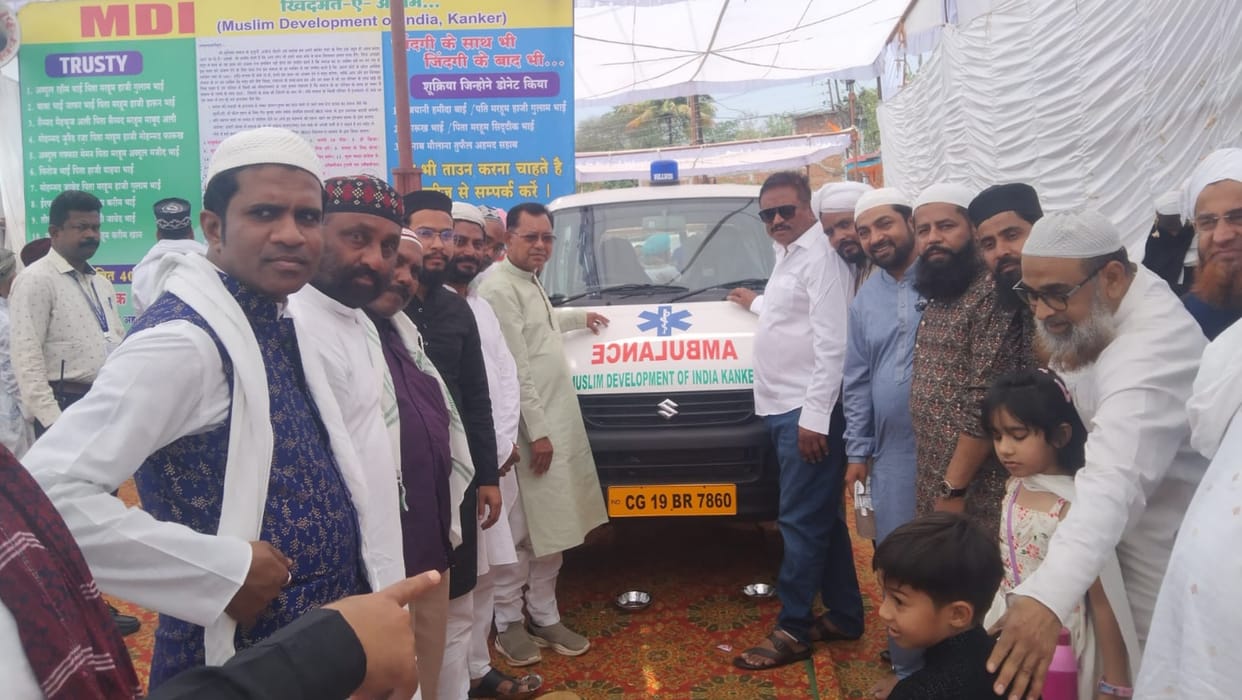 muslim development of India gifted ambulance and other medical facility to Sarva Samaj in eid in kanker