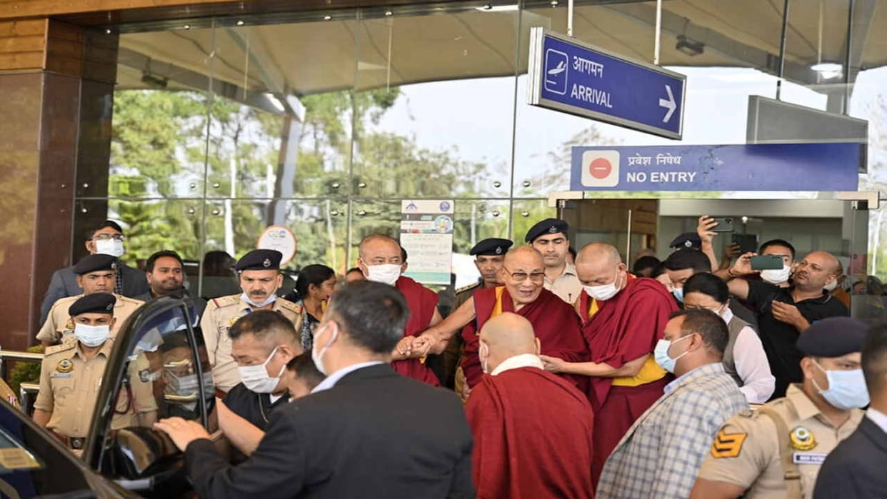 Tibetans welcomed the Dalai Lama by singing and dancing, showering flowers from Kangra Airport to McLeodganj