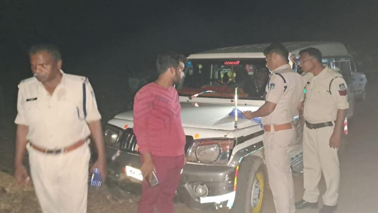 Damoh News girl who ran away from home was found inside bus during police vehicle checking