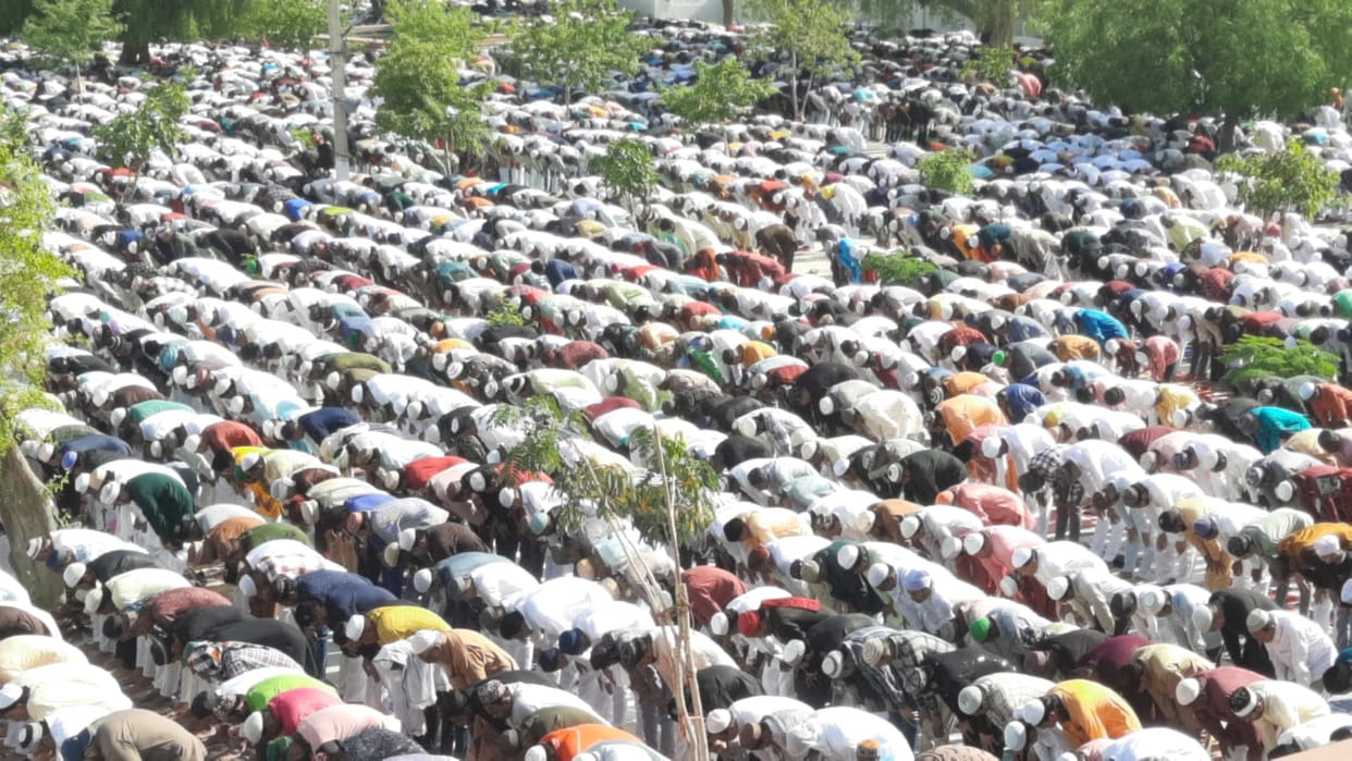Eid 2023 Muslim brothers in Bikaner pray for national unity