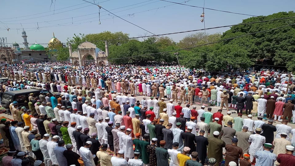 Eid Ul Fitr muslim community offers Eid Ki Namaz prayers for prosperity in Bareilly