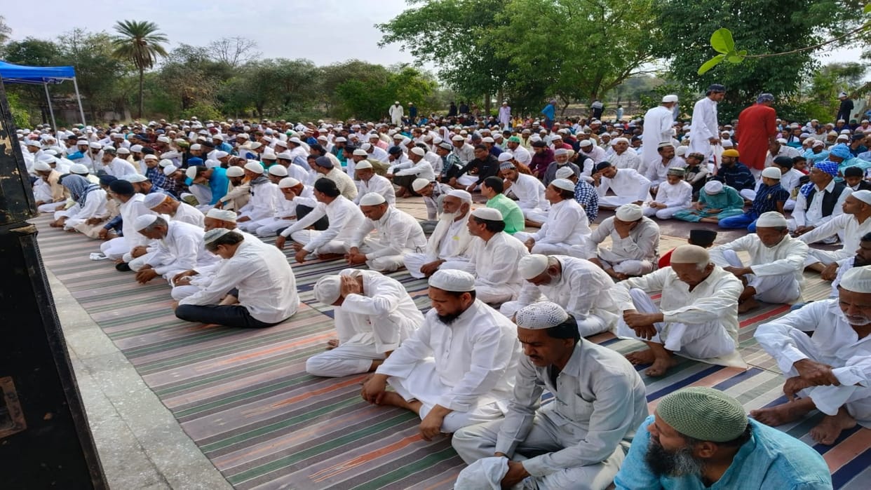 Eid-ul-Fitr prayers offered for the country's progress and peace in about 101 mosques in Rajgarh