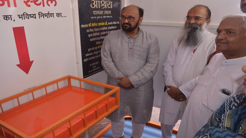 Don throw unwanted newborn but leave it in cradle of SN Medical College in Agra
