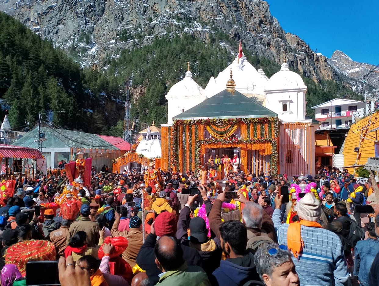 Chardham yatra 2023 Maharashtra woman dies in Gangotri Dham due to breathing problem Uttarkashi