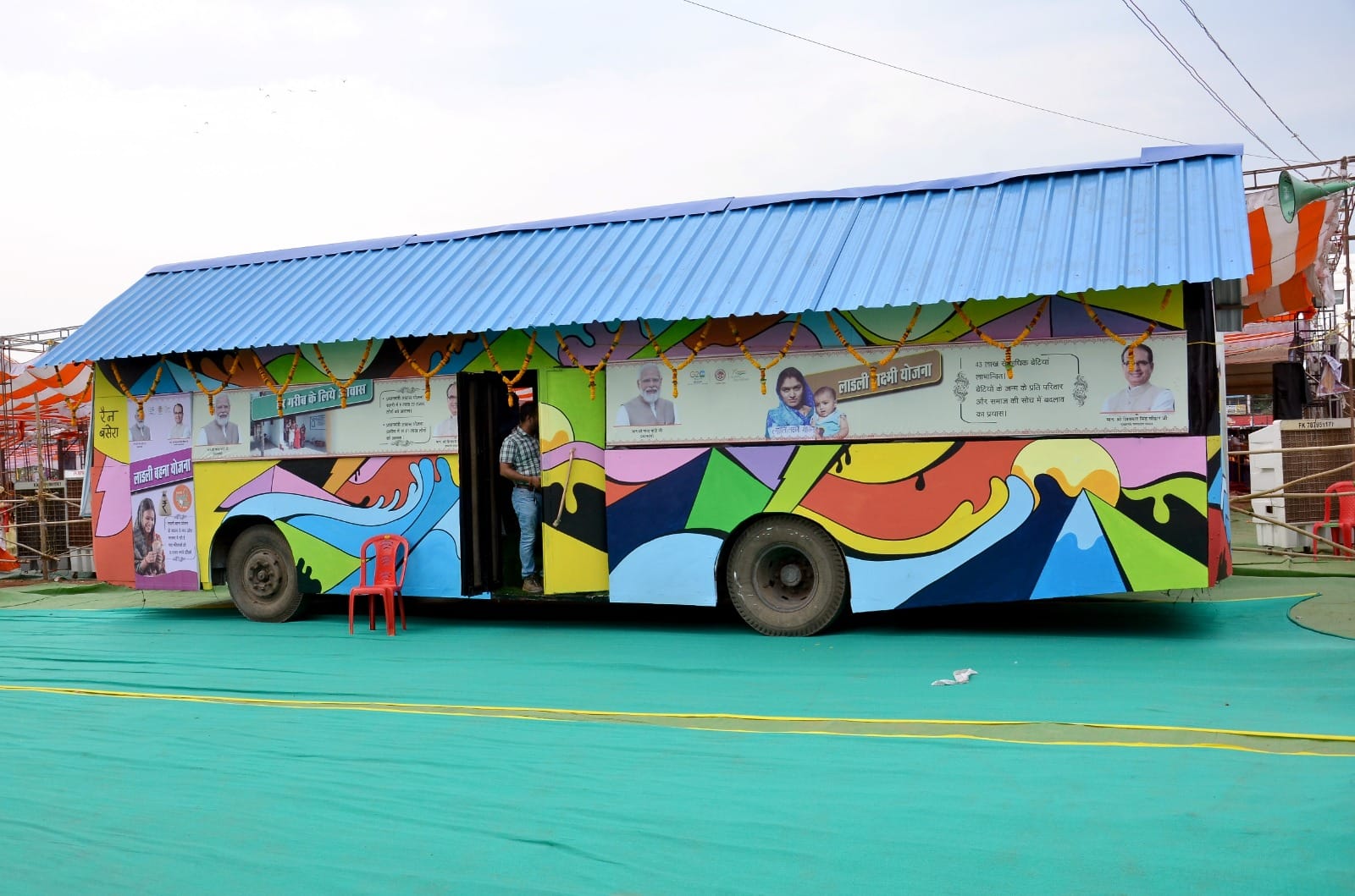 Innovation of Jabalpur Municipal Corporation, night shelters and changing rooms made from junk buses