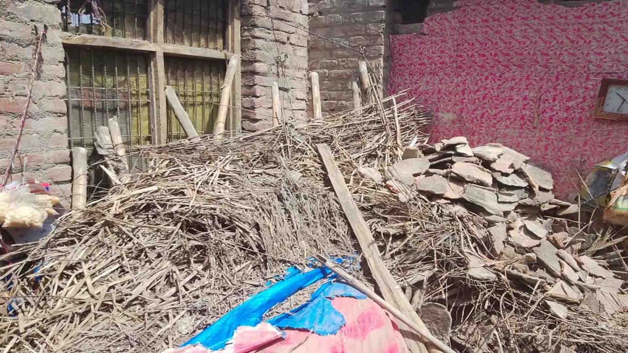 Three Died and one injured after falling under debris in Jalaun