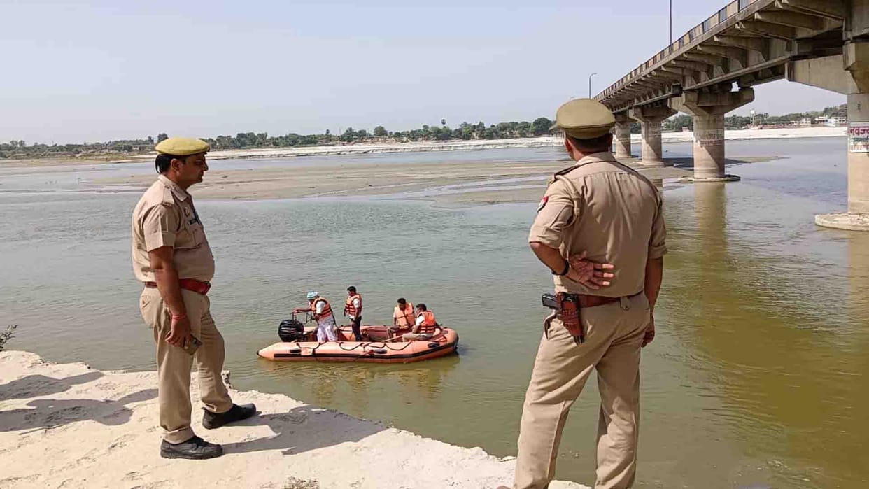 SDRF team reached to find two missing teenage girls by drowning in Ganga