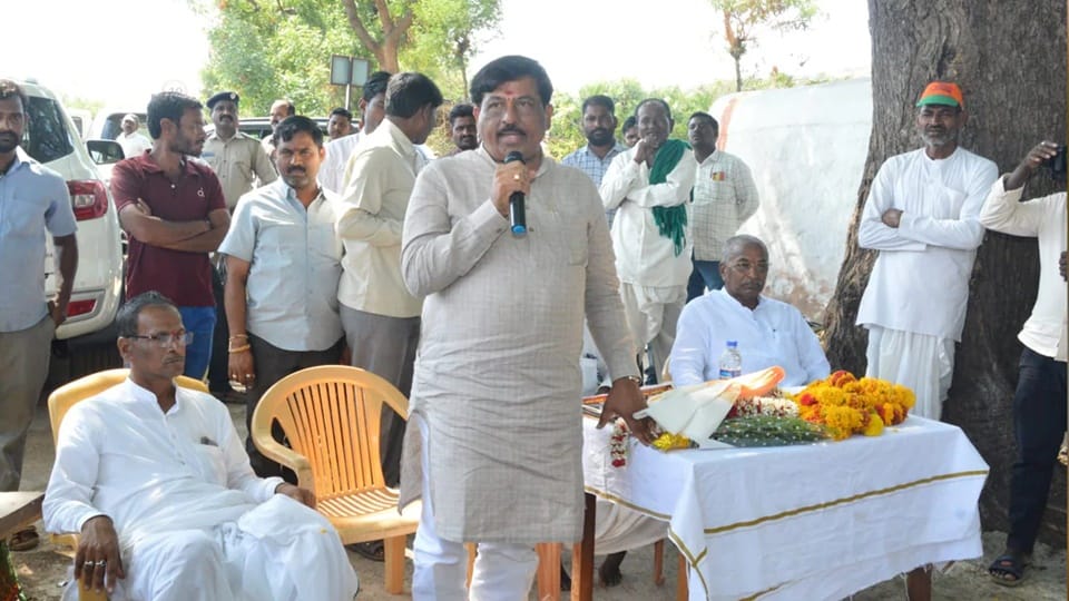 Karnataka Minister Murugesh Nirani booked after seizure of over 900 silver lamps from factory staff quarters