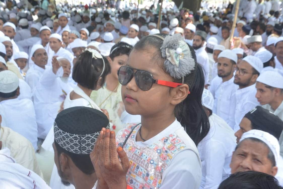 Pictures of Eid ul-Fitr 2023 Somewhere small children were seen hugging, somewhere having fun in the fa