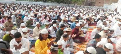 मिर्जापुर में अदा की गई ईद की नमाज