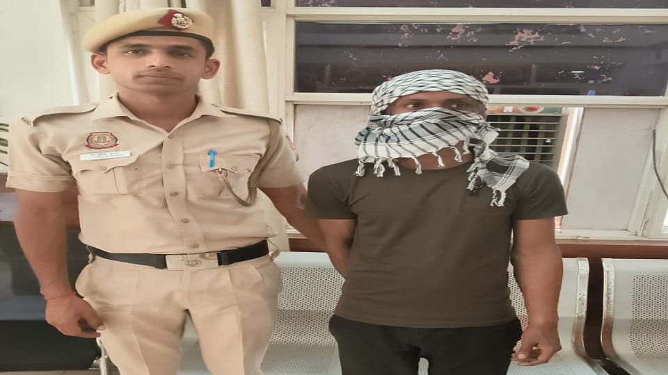 Youth murdered for not giving 150 rupees in delhi