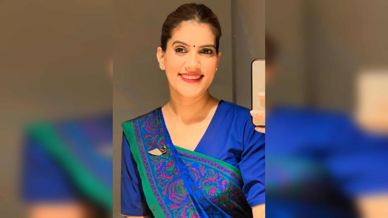 success and struggle story of air hostess Priti yadav from maharajganj