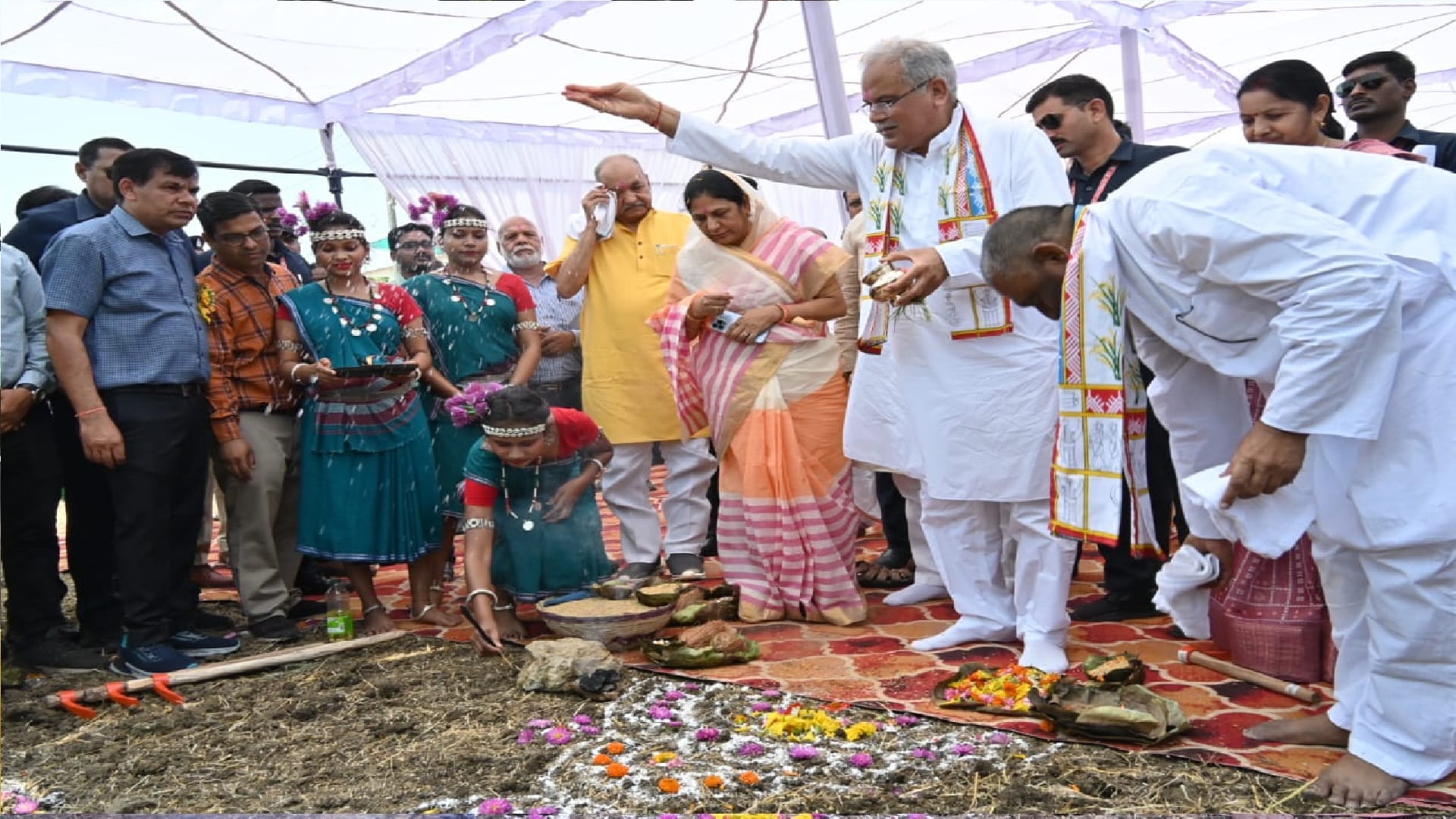 CM Bhupesh participated in Akti Tihar: drive tractor and worshiped Thakur Dev