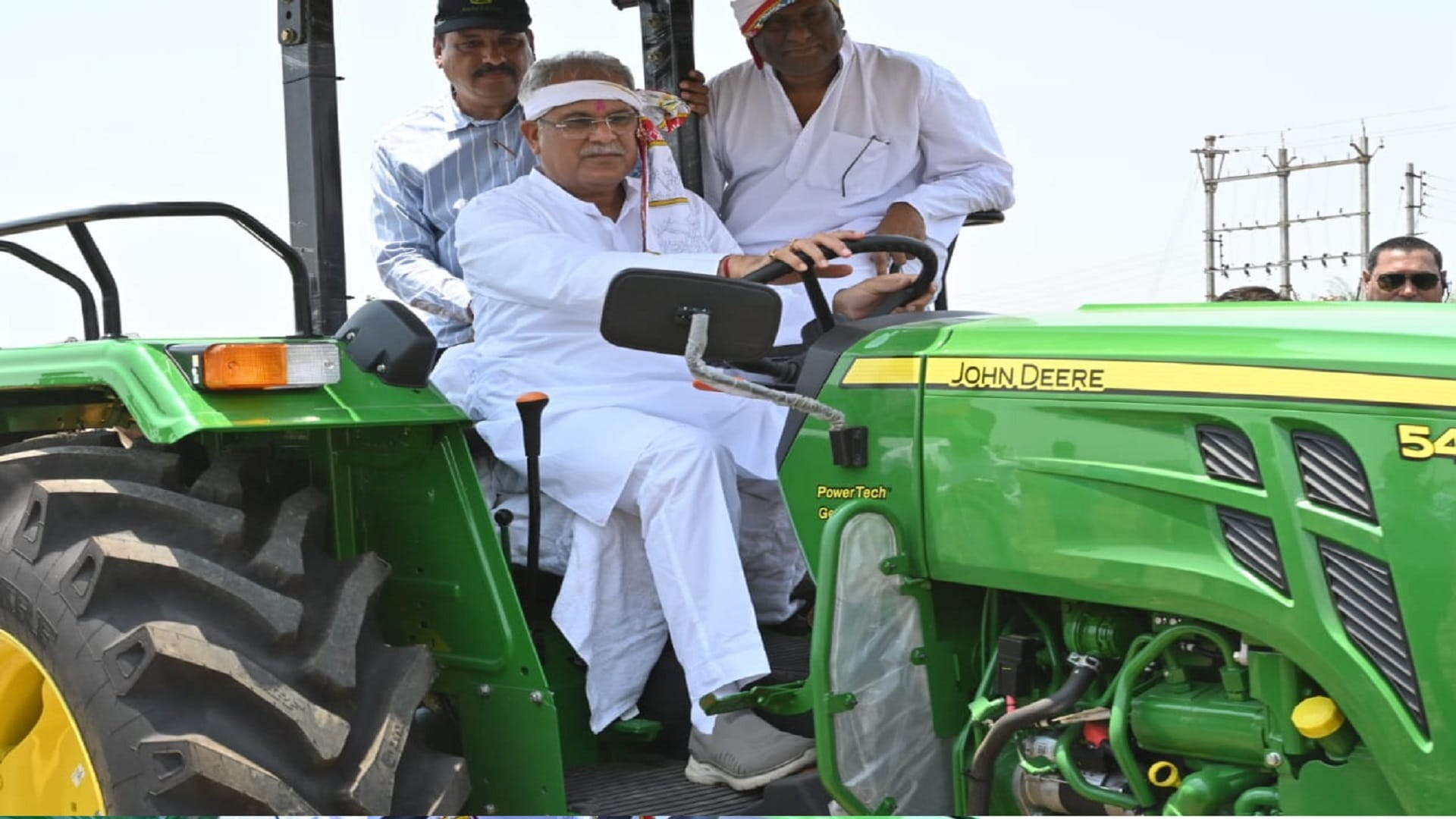 CM Bhupesh participated in Akti Tihar: drive tractor and worshiped Thakur Dev