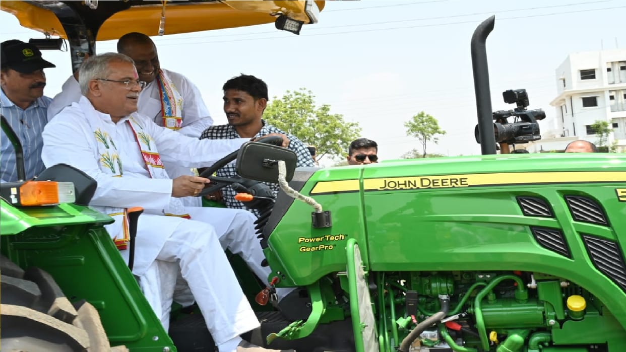CM Bhupesh participated in Akti Tihar: drive tractor and worshiped Thakur Dev