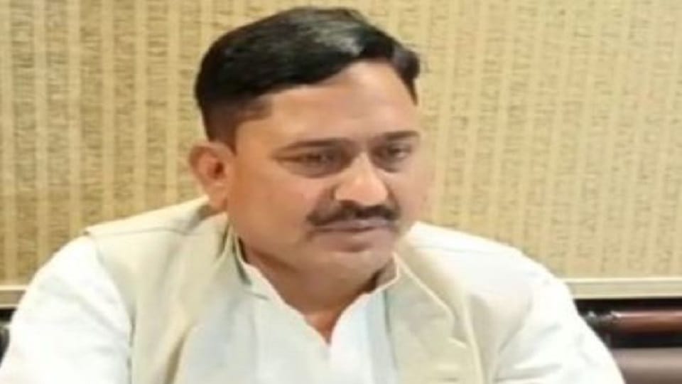 Raza Ansari rebelled against Samajwadi Party resigned from party in pilibhit