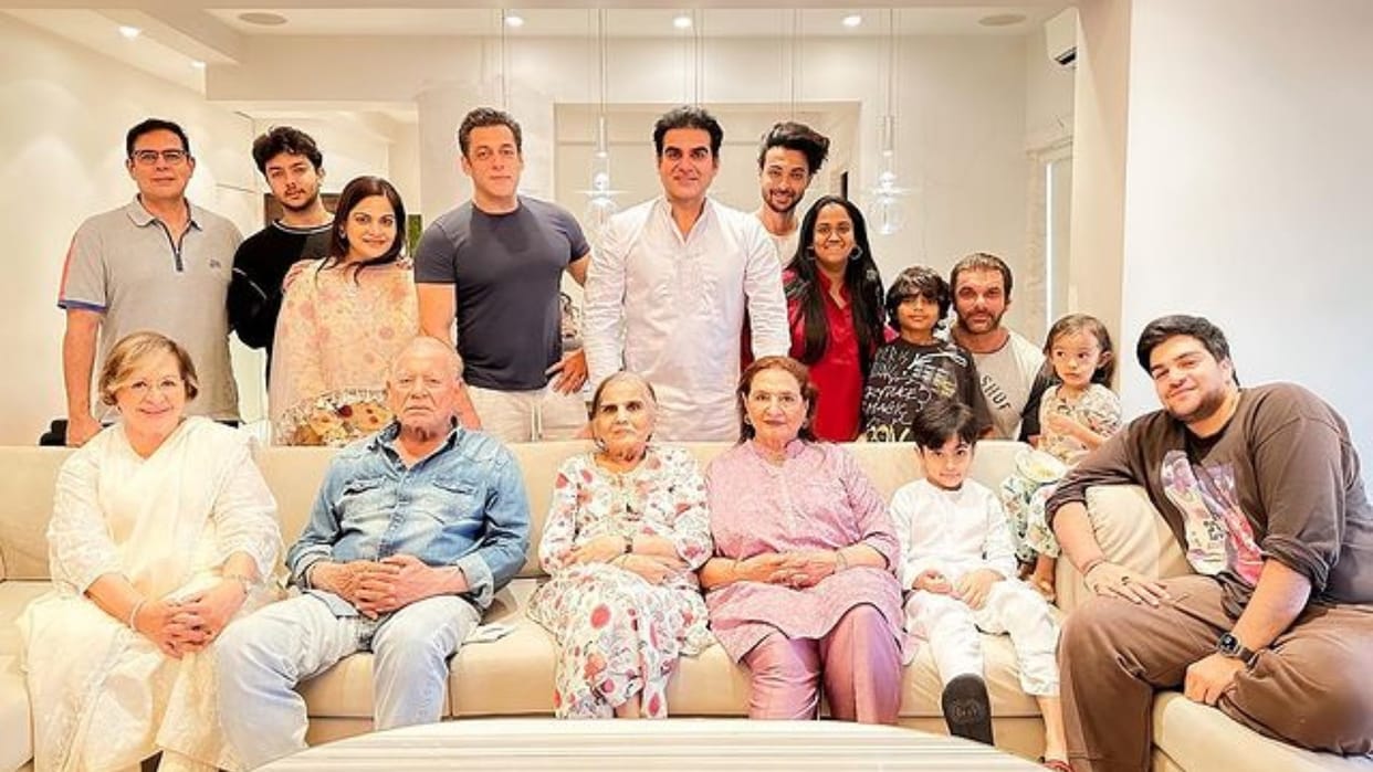 Salman Khan KKBKKJ actor greets fans on eid 2023 celebrates festival with family poses for grand frame