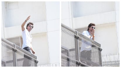Shah Rukh Khan Stops fan from taking selfie pushes him away in impatience see viral video of king khan