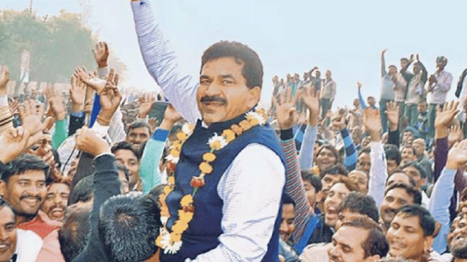 Non bailable warrant issued against five including former district panchayat president Vinod Upadhyay