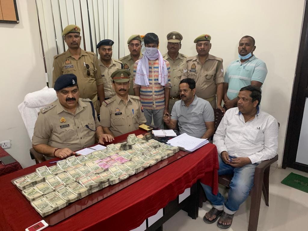 Youth going to Bihar caught with Rs 27 lakh from varanasi railway station