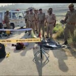 मौके पर जांच करती पुलिस