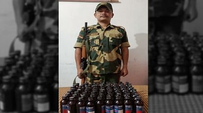 West Bengal: अंतरराष्ट्रीय सीमा पर BSF ने बांग्लादेशी तस्करों के हमले को किया नाकाम, धारदार हथियार बरामद West Bengal BSF foils Bangladeshi smugglers attack on international border sharp weapons recovered