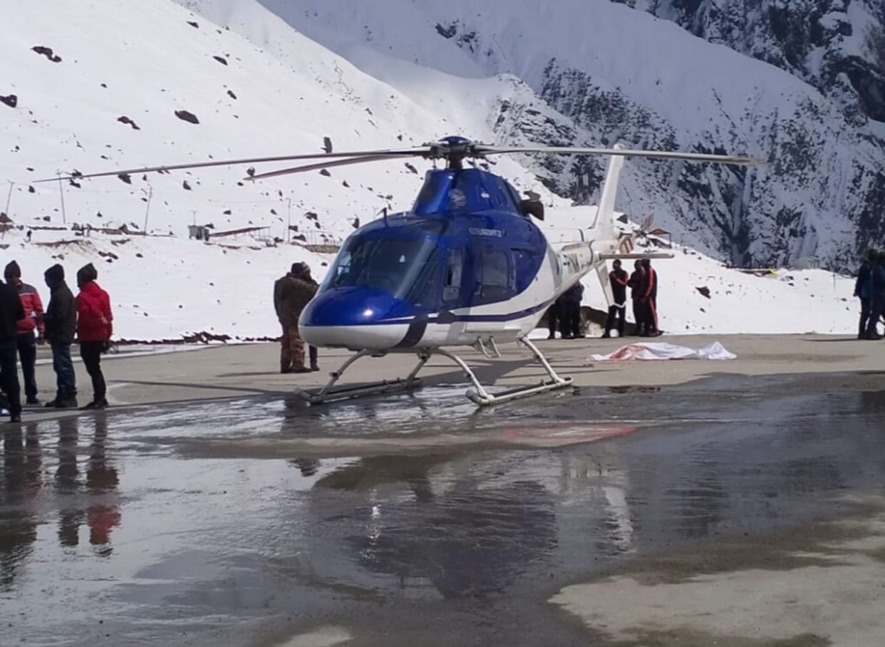 Kedarnath Dham UCADA official dies after being hit by helicopter fan Uttarakhand news in hindi