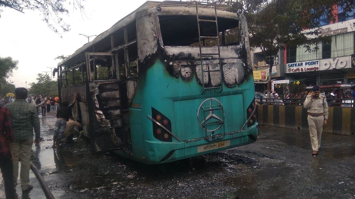 Passenger bus caught fire, passengers evacuated safely, coming from Harda to Indore
