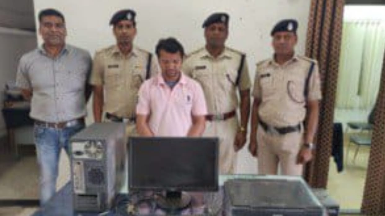 Railway Ticket Maker Arrested Under The Guise Of Cyber Cafe In Raigarh