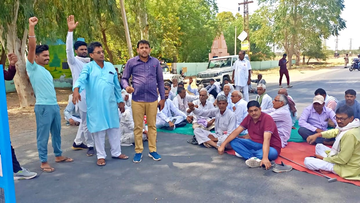 Farmers block Delhi-Bikaner highway in Churu for crop insurance claim