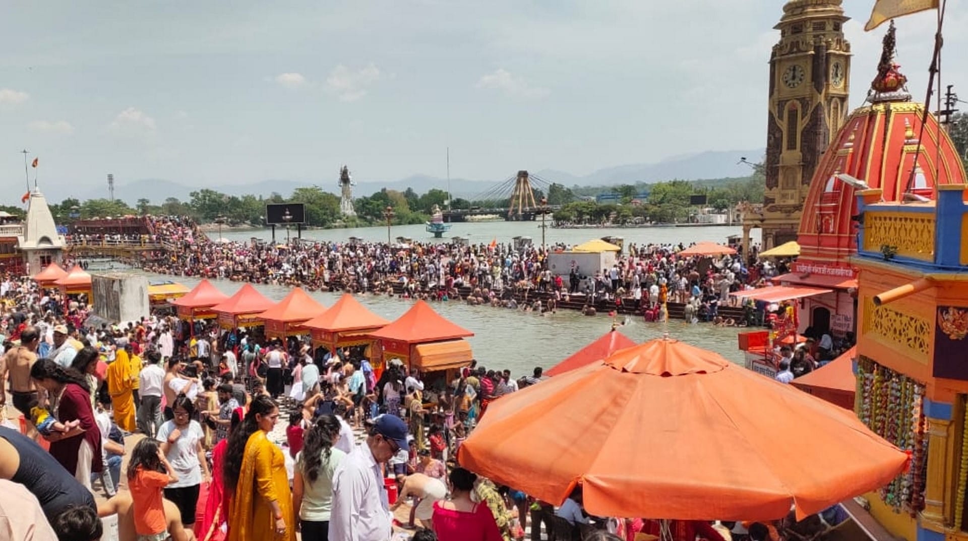 Weekend Jam on highway Chardham yatra passengers sweat in  heat Mussoorie Haridwar Uttarakhand Watch photos
