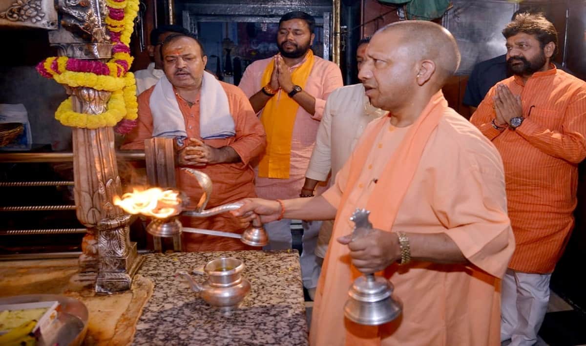 CM Yogi seeks blessings from Kashi Vishwanath and Baba Kalbhairav for UP nikay chunav 2023