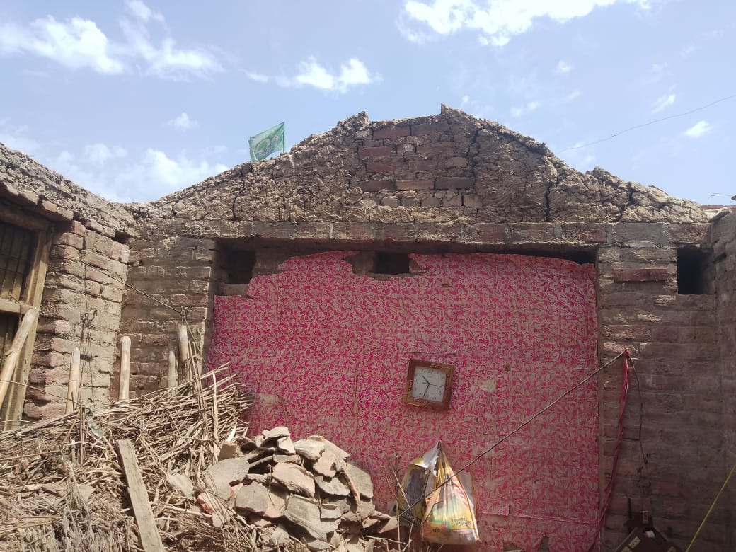 Mother and two innocent people died by being buried in thatch in Orai, husband said Boss, what is my punishmen