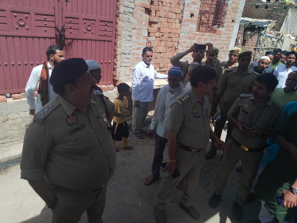 Mother and two innocent people died by being buried in thatch in Orai, husband said Boss, what is my punishmen
