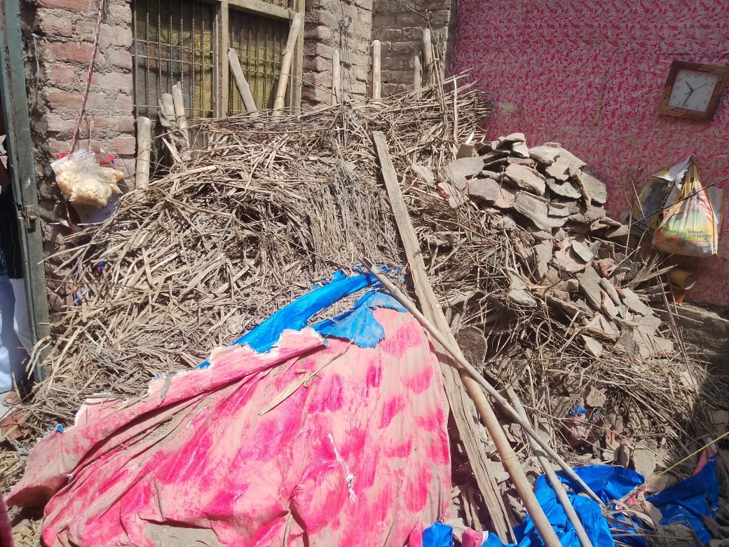 Mother and two innocent people died by being buried in thatch in Orai, husband said Boss, what is my punishmen