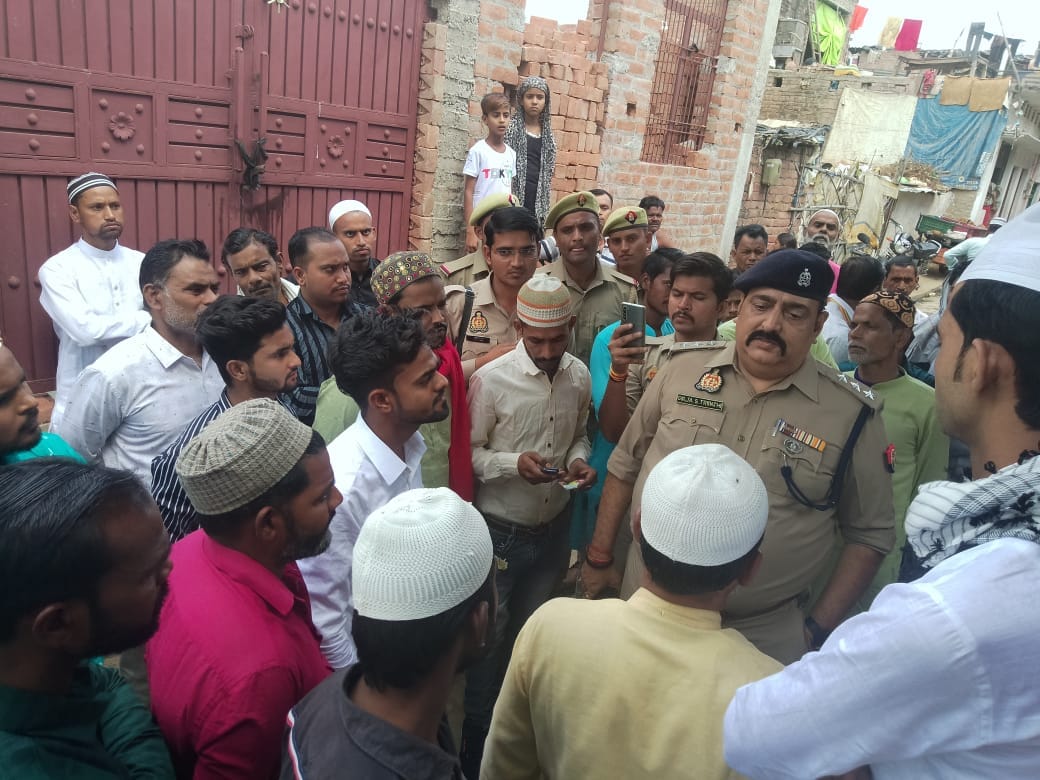 Mother and two innocent people died by being buried in thatch in Orai, husband said Boss, what is my punishmen
