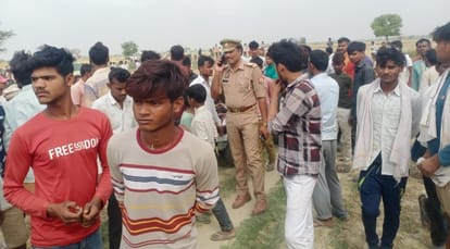 Human skeleton found in the field in Hardoi, head and dry blood found in bushes, relatives identified by cloth