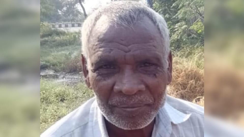 Deoria Hindi News Old man's dead body found hanging