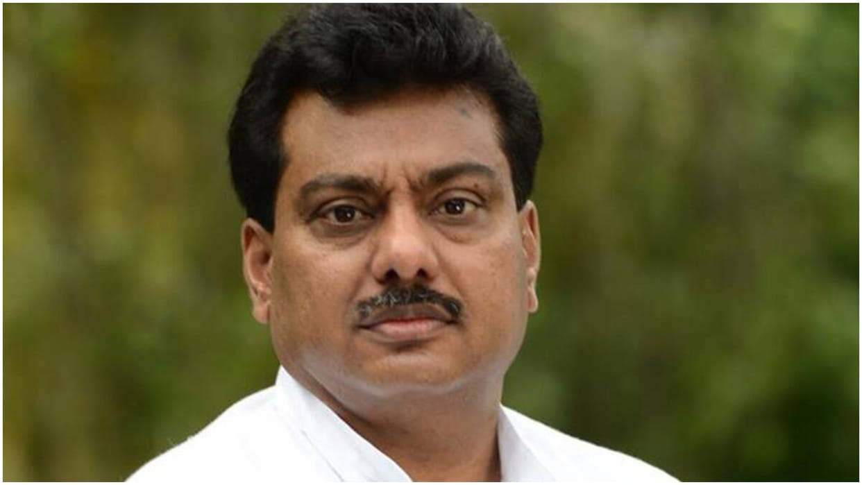Karnataka BJP accuses Congress MLA MB Patil who slapped the youth who reached with the complaint Updates