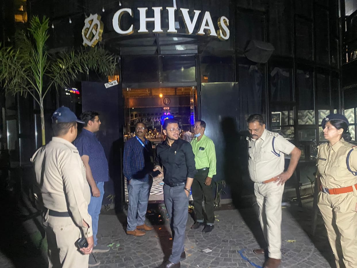 Jam in Indore's pub was overflowing till late night, officers closed it