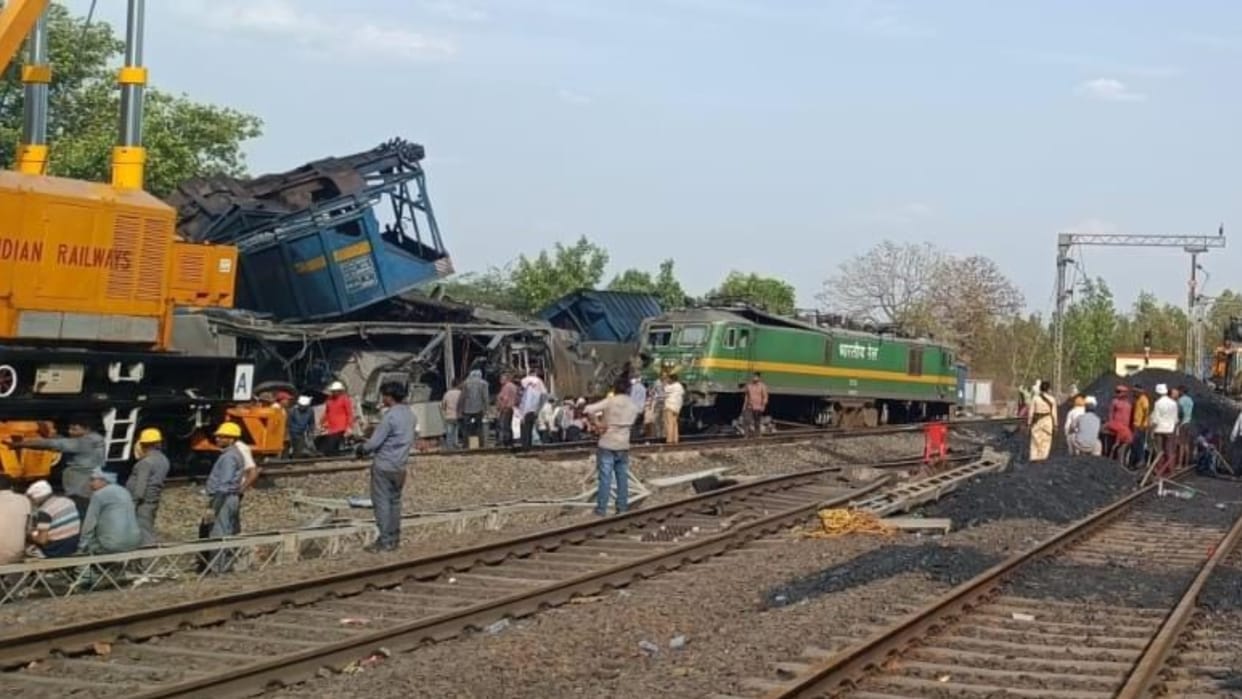 Goods train again shoots signal near Singhpur, railway officials busy suppressing the matter