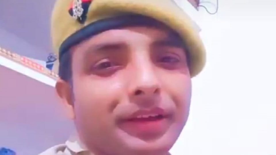 man arrested for making reel wearing police uniform from kausambi ghaziabad